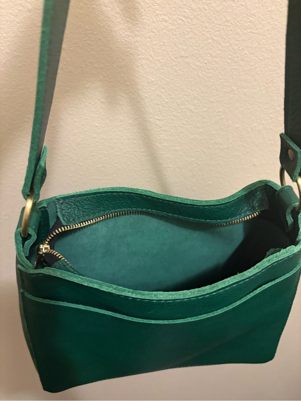 Portland Leather small triangle bag in Bacalar green - Picture 3 of 4
